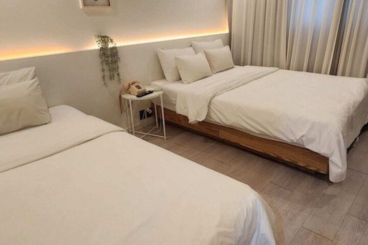 Room 6 of 27