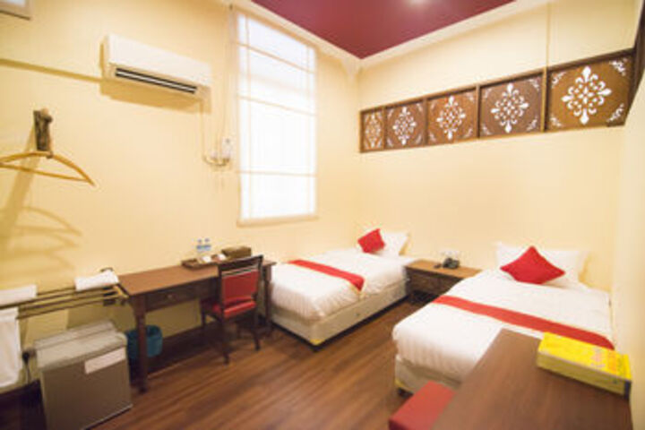Room 14 of 19