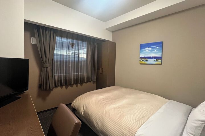 Room 4 of 26