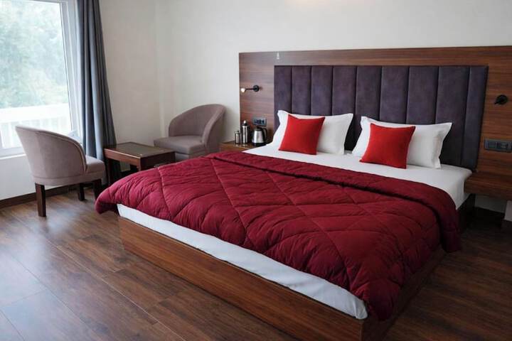 Room 4 of 10