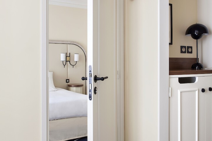 Room 32 of 50