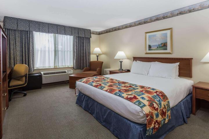 2 Queen Beds (2 of 10)