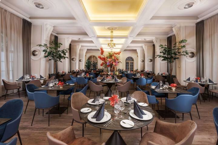 Dining 52 of 93