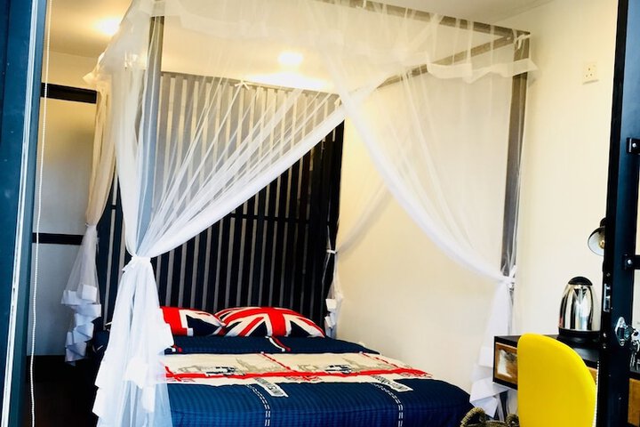 Room 3 of 53
