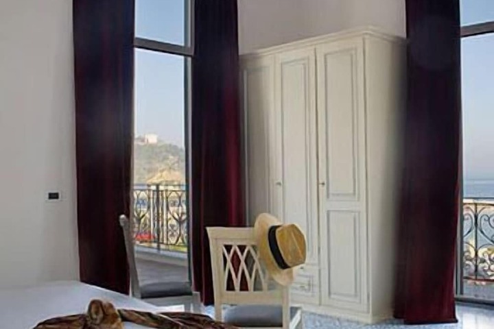 Room 16 of 50