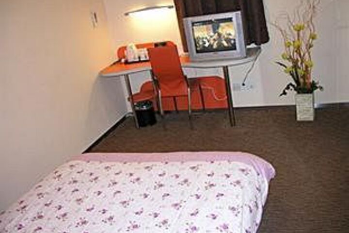 Room 4 of 11