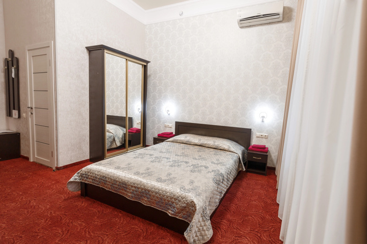 Room 5 of 13
