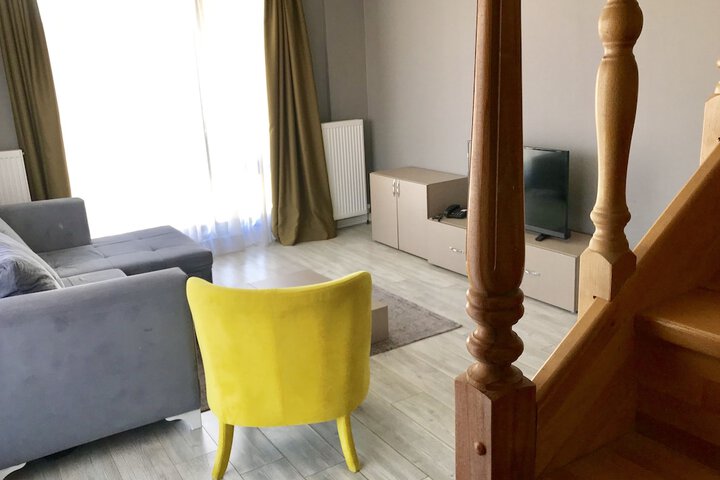 Room 10 of 16