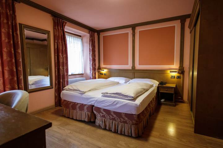 Room 46 of 211