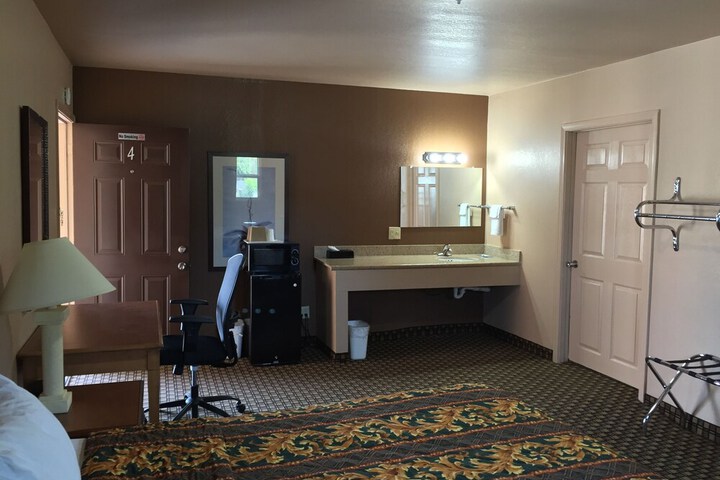 Room 3 of 24