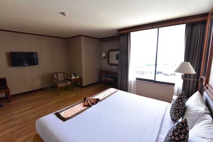 Room 32 of 76