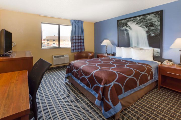 1 Queen Bed Mobility Accessible (9 of 15)