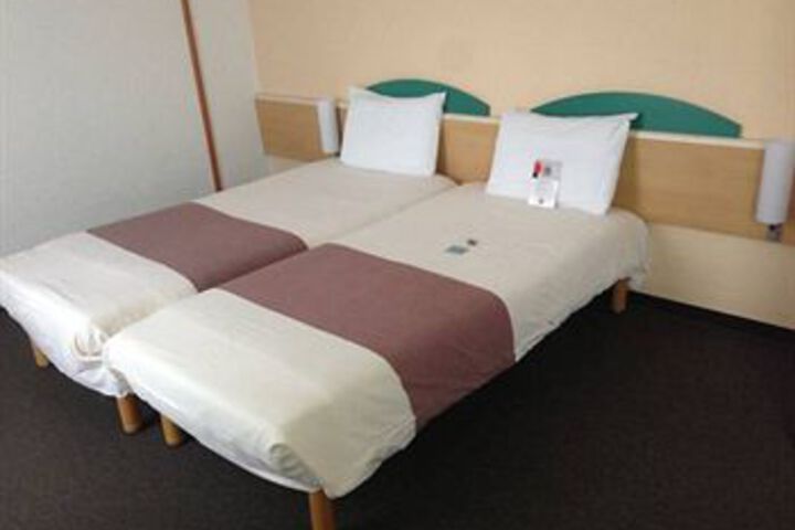 Room 8 of 19