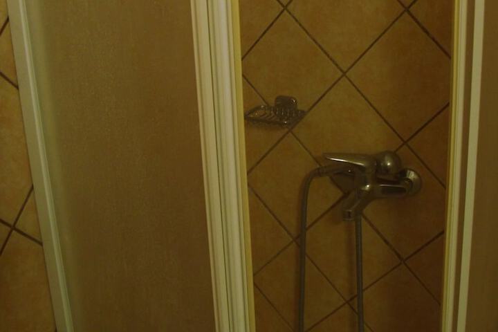 Room 15 of 27