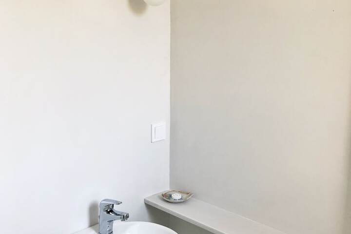 Room 26 of 46