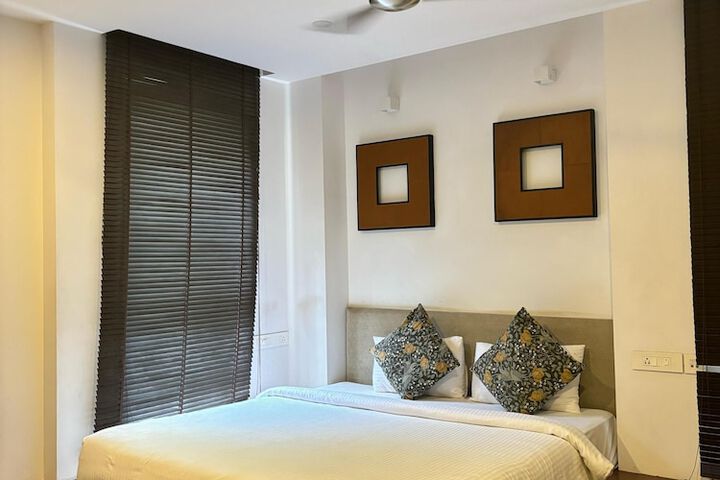 Room 2 of 23