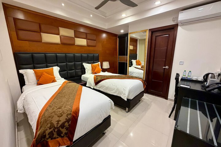 Room 28 of 114