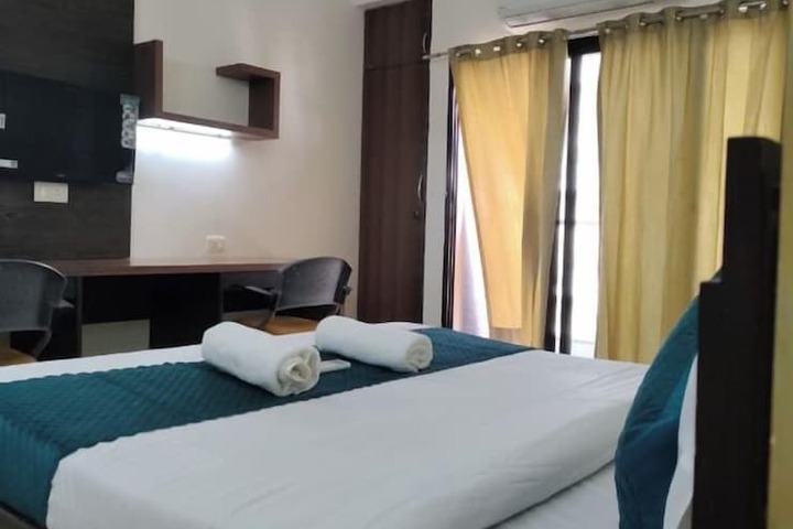 Room 6 of 17