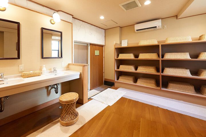 Room 15 of 38