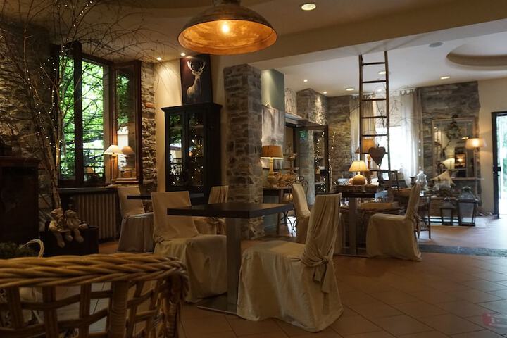 Hotel Interior 18 of 140