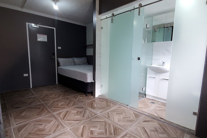 Room 13 of 22