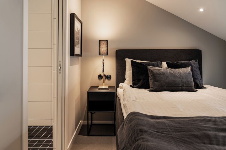 Room 5 of 44