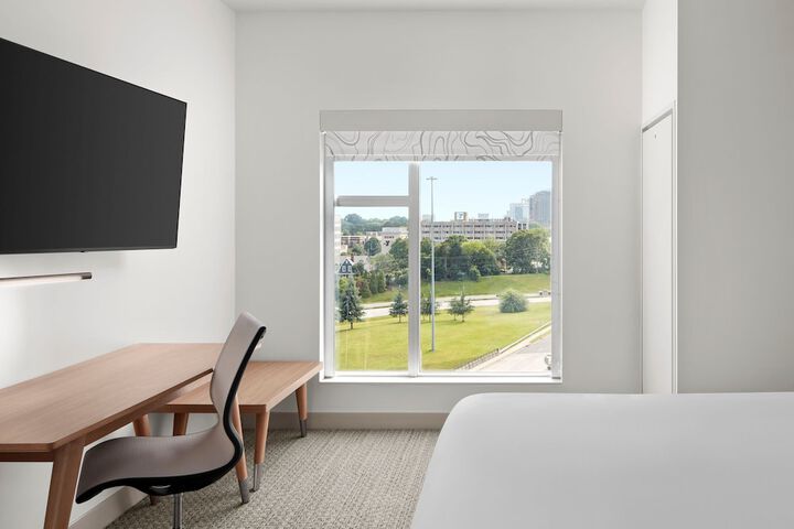 Room 6 of 32