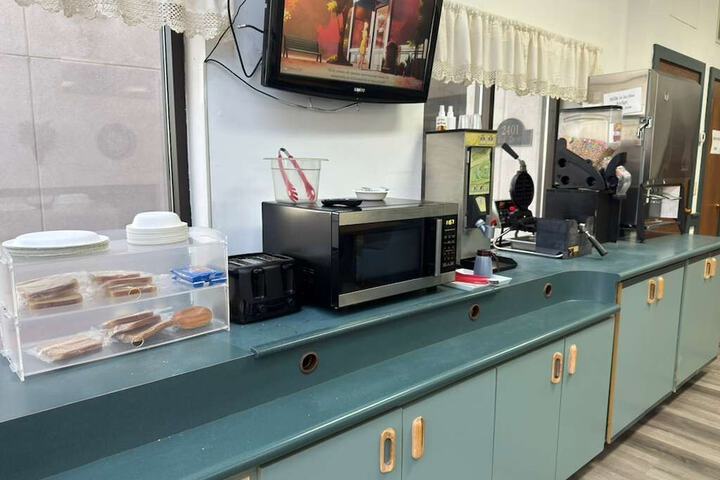 Breakfast area