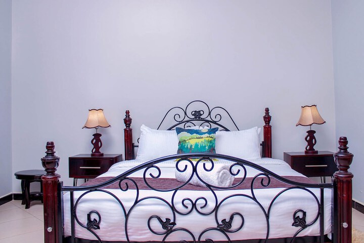 Room 2 of 16