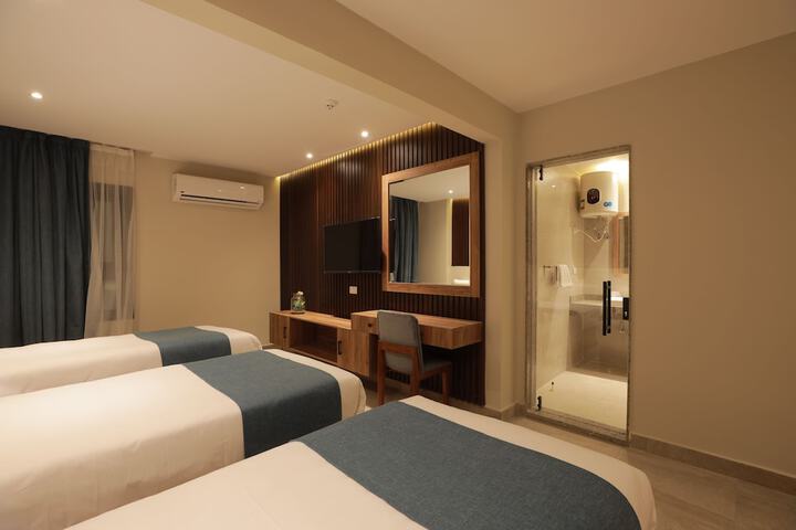 Room 10 of 126
