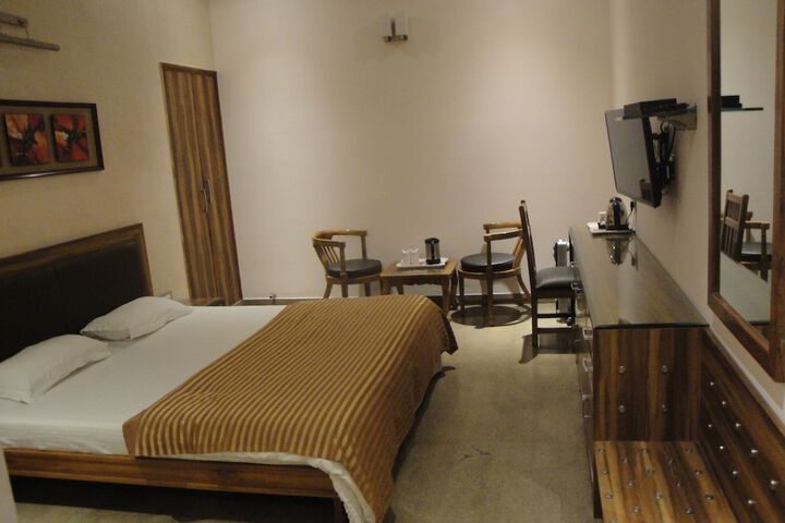 Room 12 of 48