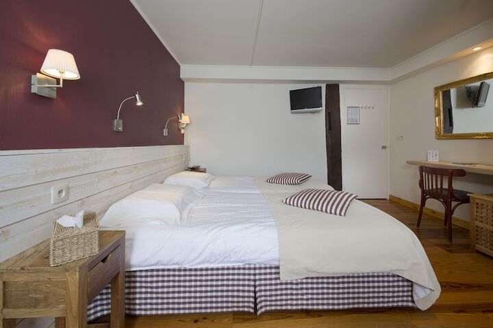 Room 4 of 31