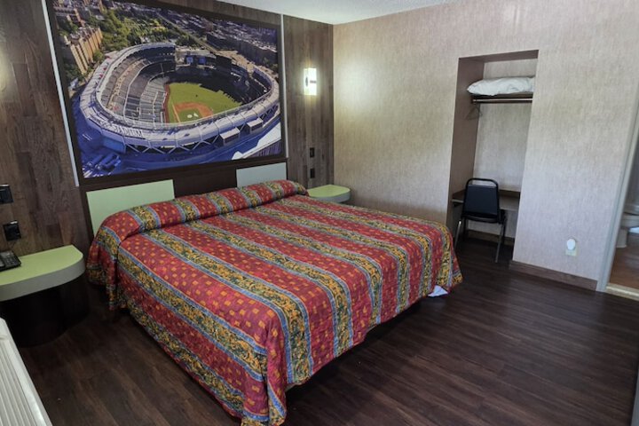 Room 7 of 24