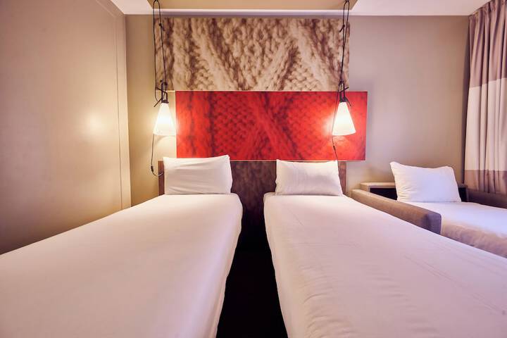 Room 6 of 30