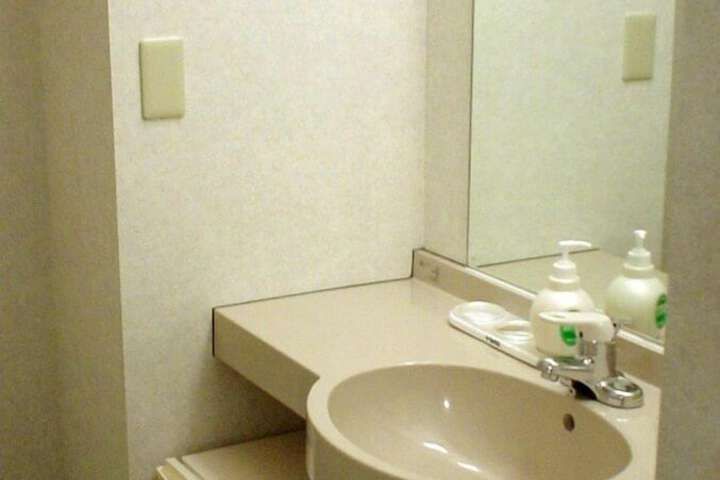 Room 5 of 11