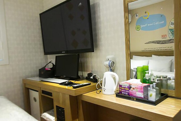 Room 15 of 42