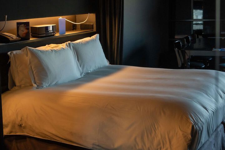 Room 43 of 193