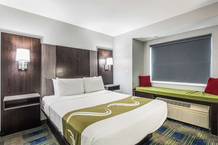 1 Queen Bed (1 of 22)