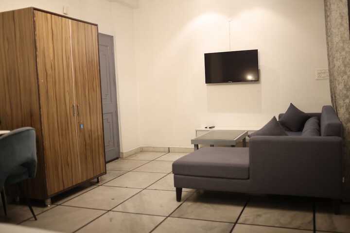 Room 25 of 47