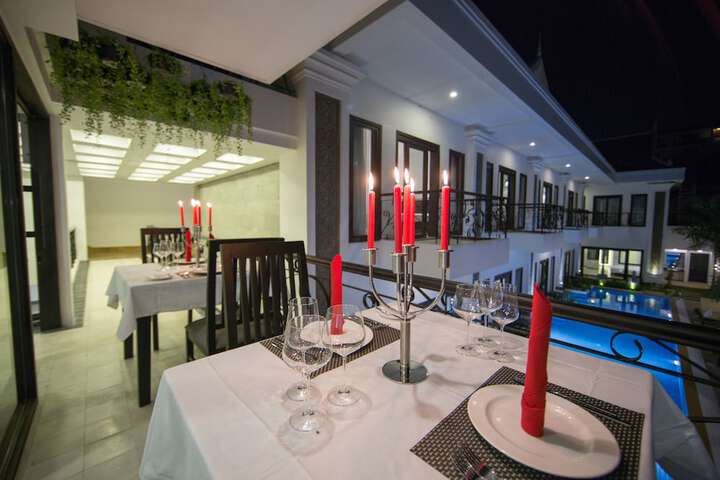 Dining 43 of 80