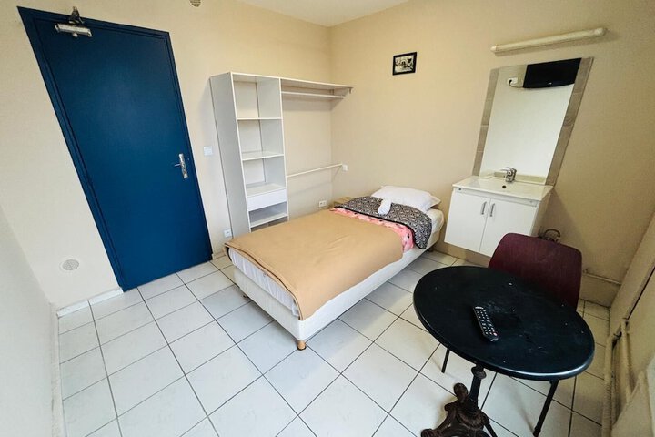 Room 9 of 14