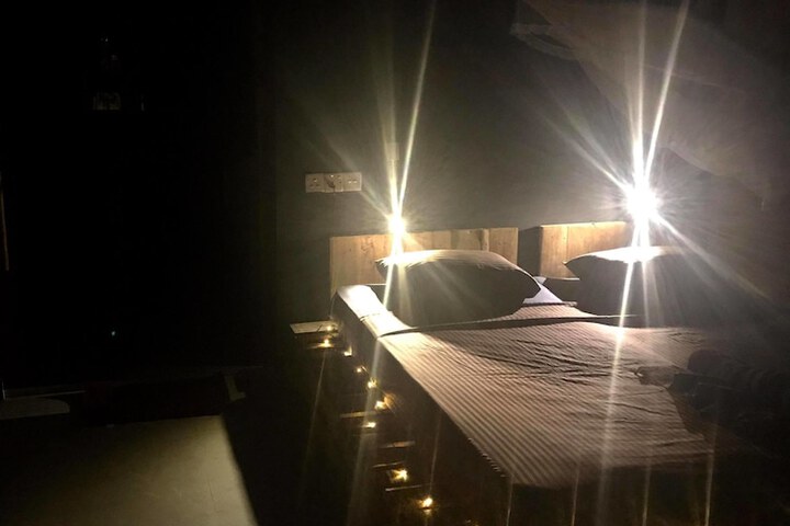 Room 5 of 28