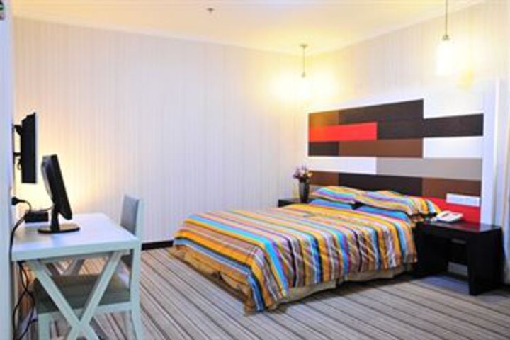 Room 8 of 14