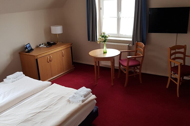 Room 12 of 65