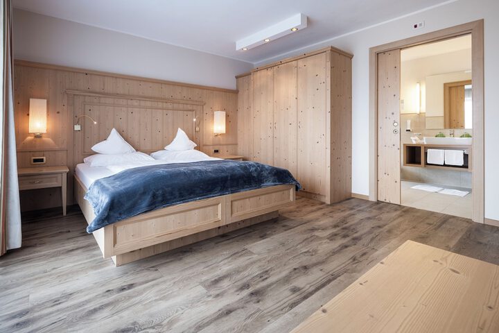 Room 15 of 64