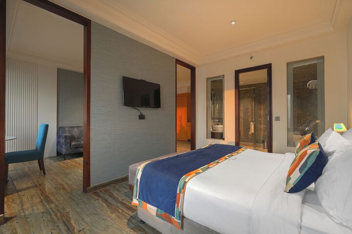 Room 8 of 63