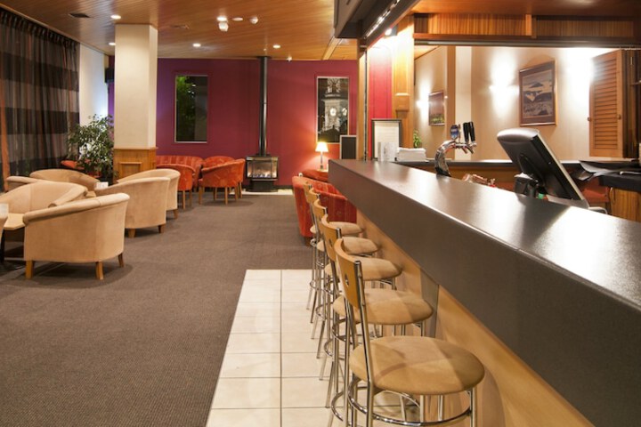 Lounge 54 of 65