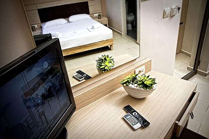 Room 14 of 28