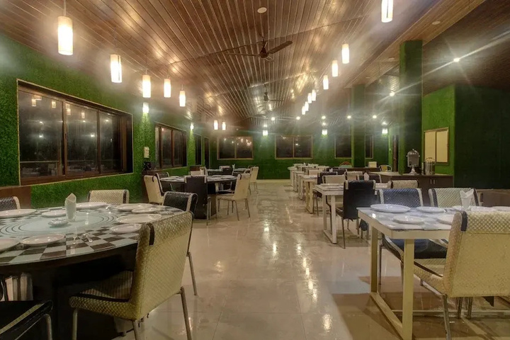 Dining 11 of 14