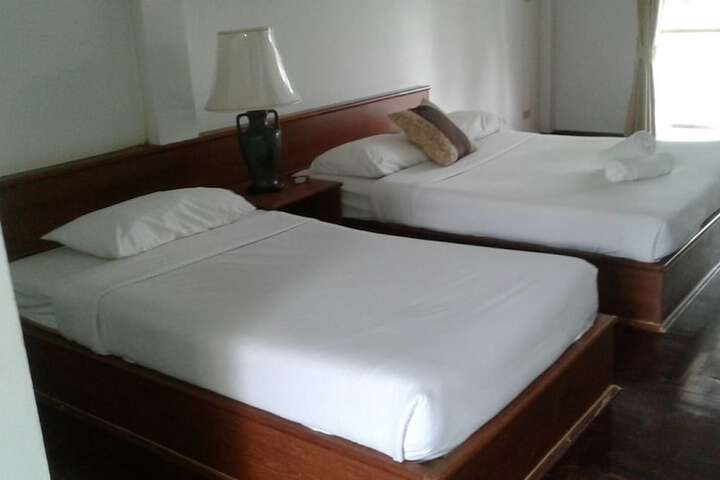 Room 4 of 18